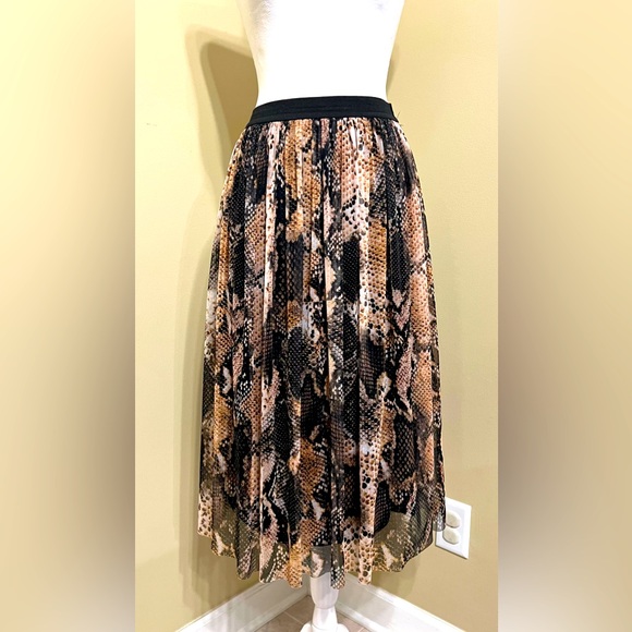New with out tags womens zara Midi Skirt with Animal Print - Picture 1 of 7